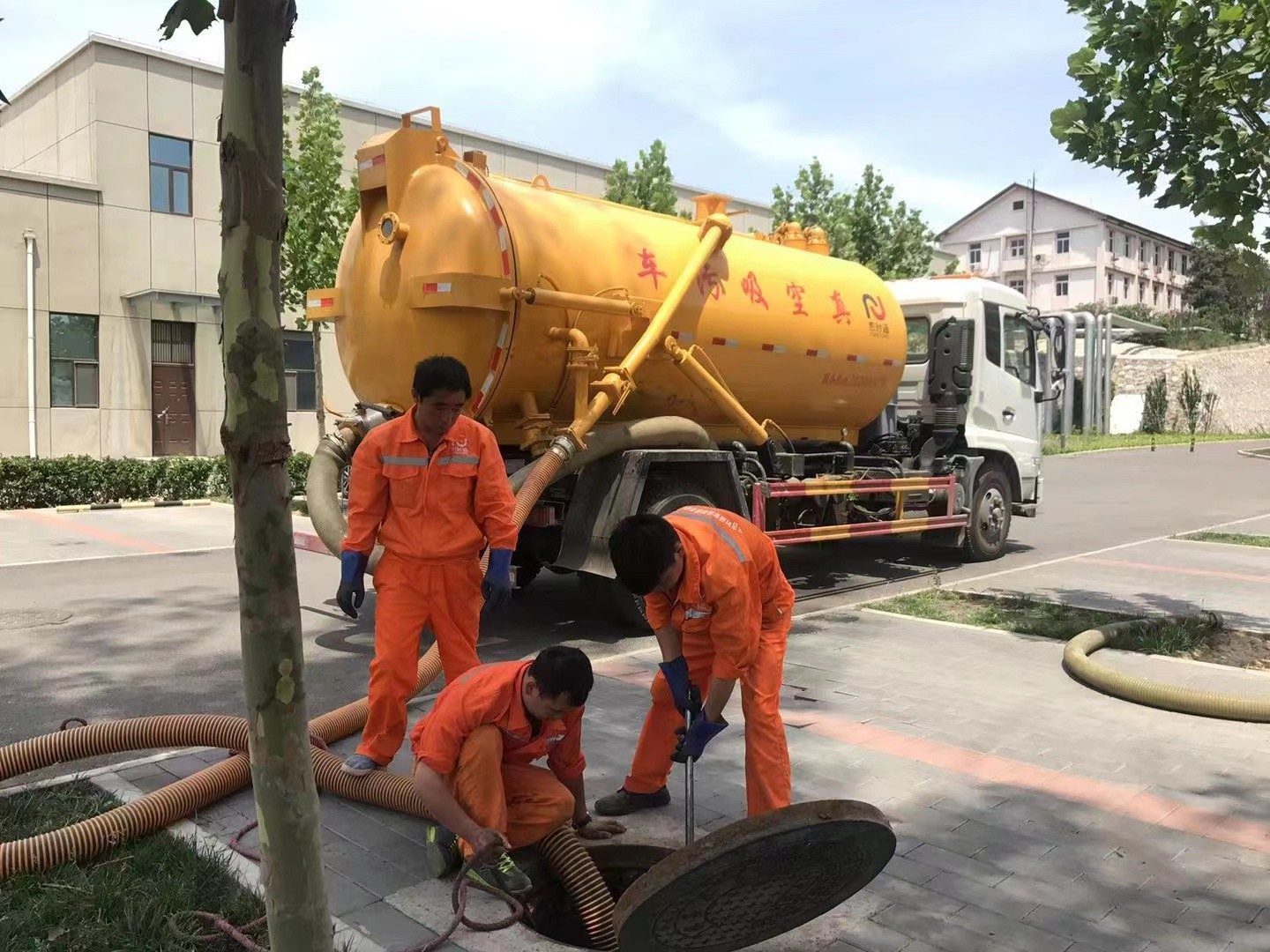 泸溪化粪池清理与5-8吨吸粪车施工效率分析